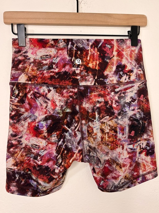 lululemon athletica Pants - Lululemon Wunder Train High-Rise 6" Bike shorts in Urbantricity Multi print Sz 8
